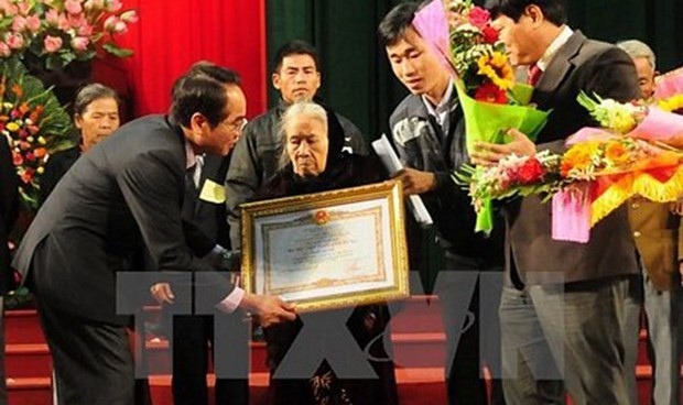 越南政府总理决定向242位烈士授予“祖国记功”证书 ảnh 1 越南政府总理决定向242位烈士授予“祖国记功”证书 ảnh 1