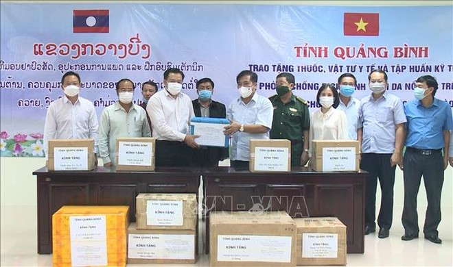 广平省向老挝甘蒙省捐赠防控牛结节疹疫情药品和医疗物资 ảnh 1  广平省向老挝甘蒙省捐赠防控牛结节疹疫情药品和医疗物资 ảnh 1