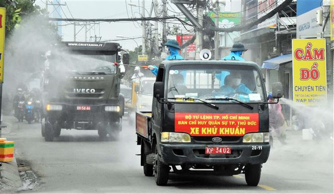 新冠肺炎疫情:军队在胡志明市开展全面消毒与灭菌工作 ảnh 1 新冠肺炎疫情:军队在胡志明市开展全面消毒与灭菌工作 ảnh 1