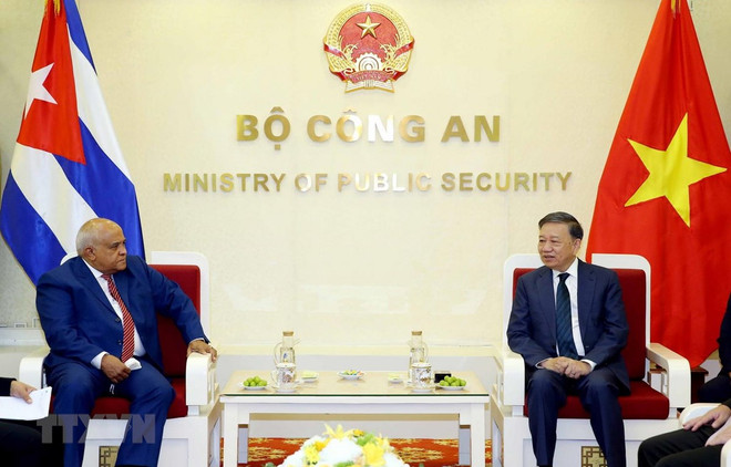 进一步促进越南公安部与古巴内务部之间的合作 ảnh 1