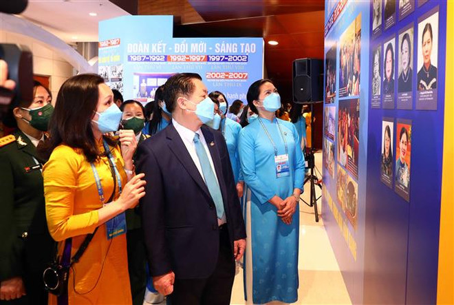 越南妇联举行“续写梦想”展会和发起“陪伴边疆妇女”短信募捐活动 ảnh 1