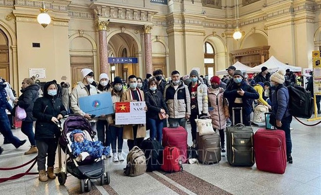 国家主席阮春福:旅乌越南公民保护工作是重中之重 ảnh 2 国家主席阮春福:旅乌越南公民保护工作是重中之重 ảnh 2