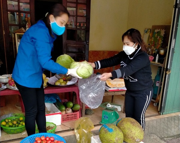 安沛市青年团员启动“蓝衣托运人”发扬相爱精神 ảnh 1