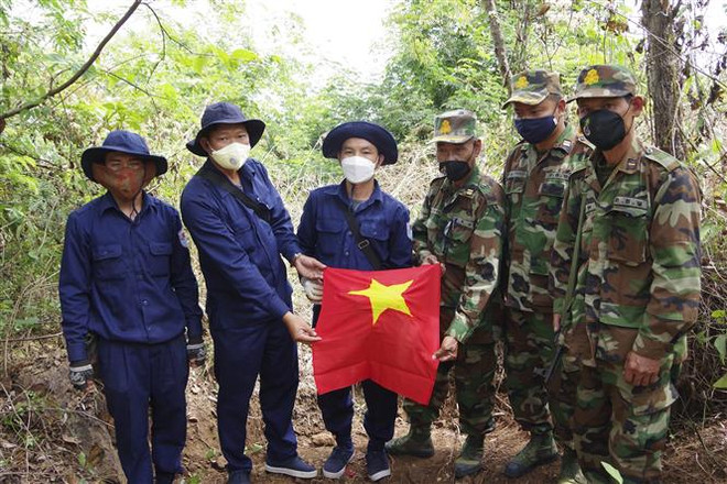 隆安省军事指挥部K73队努力寻找在柬埔寨牺牲的同志遗骸 ảnh 2 隆安省军事指挥部K73队努力寻找在柬埔寨牺牲的同志遗骸 ảnh 2