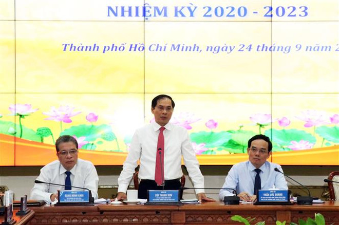 胡志明市领导会见2020-2023年任期越南驻外大使和代表机构首席代表 ảnh 2