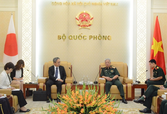 越南国防部副部长阮志咏上将接见日本新任驻越大使山田贵雄 ảnh 1 越南国防部副部长阮志咏上将接见日本新任驻越大使山田贵雄 ảnh 1