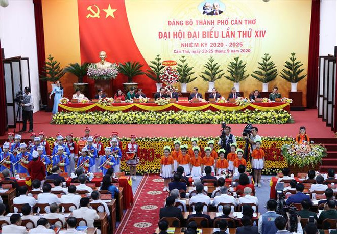 越南国会主席阮氏金银出席越共芹苴市代表大会 ảnh 3 越南国会主席阮氏金银出席越共芹苴市代表大会 ảnh 3