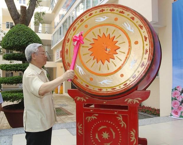 越共中央总书记、国家主席阮富仲向少年儿童致以中秋节的祝贺 ảnh 1 越共中央总书记、国家主席阮富仲向少年儿童致以中秋节的祝贺 ảnh 1