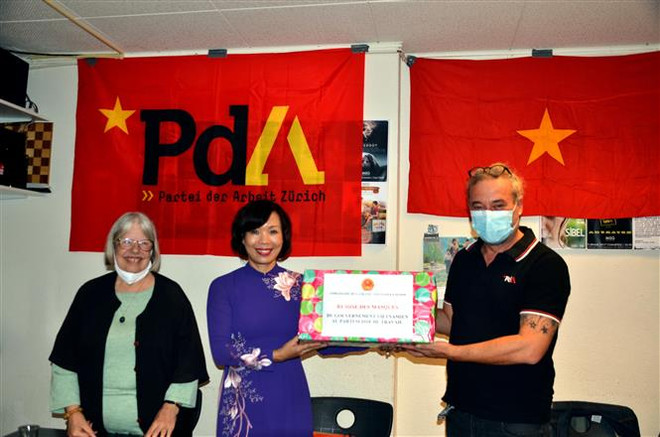 瑞士劳动党举行越南宣读独立宣言75周年纪念仪式 ảnh 2 瑞士劳动党举行越南宣读独立宣言75周年纪念仪式 ảnh 2