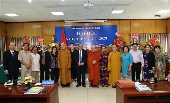 汪周刘连任和平委员会主席 ảnh 2 汪周刘连任和平委员会主席 ảnh 2