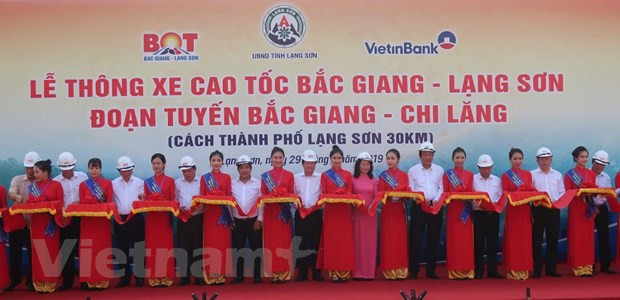 政府副总理郑廷勇出席北江-谅山高速公路通车仪式 ảnh 2 政府副总理郑廷勇出席北江-谅山高速公路通车仪式 ảnh 2