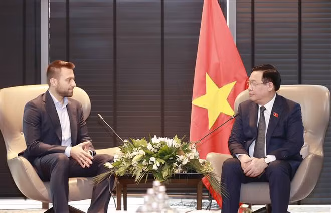 越南国会主席王廷惠会见保加利亚和丹麦知名企业高层 ảnh 1