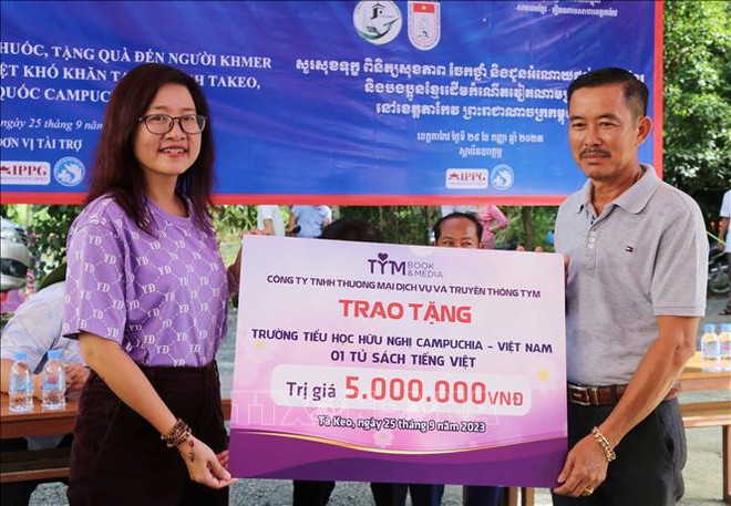 胡志明市为柬埔寨困难群众送温暖 ảnh 2