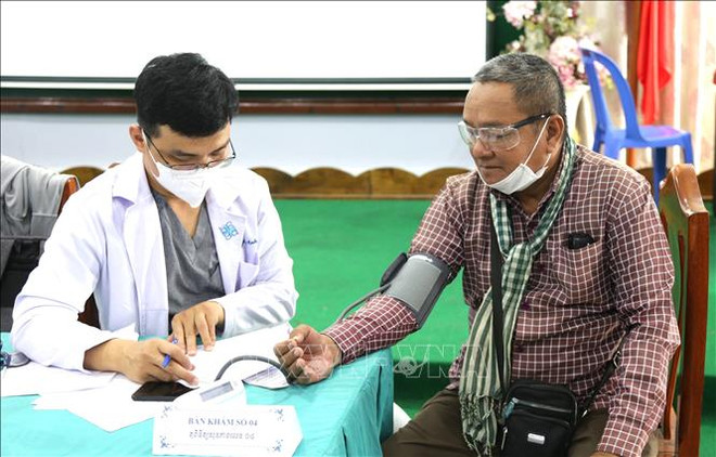 胡志明市为柬埔寨困难群众送温暖 ảnh 1