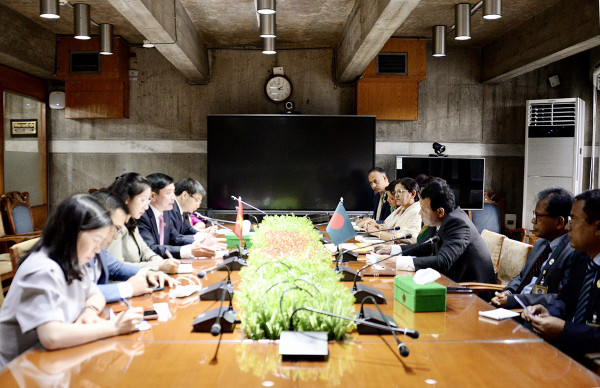 越南国会秘书长裴文强与孟加拉国国民议会秘书长萨拉姆举行座谈 ảnh 1 越南国会秘书长裴文强与孟加拉国国民议会秘书长萨拉姆举行座谈 ảnh 1