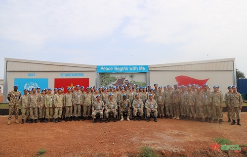 联合国阿卜耶伊临时安全特派团司令对越南工兵队印象深刻 ảnh 2 联合国阿卜耶伊临时安全特派团司令对越南工兵队印象深刻 ảnh 2