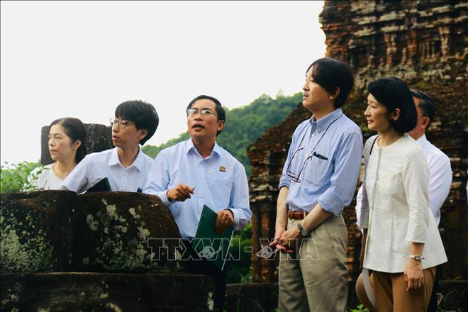 越日建交50周年:日本皇嗣秋筱宫文仁亲王和秋筱宫妃纪子访问广南省 ảnh 1 越日建交50周年:日本皇嗣秋筱宫文仁亲王和秋筱宫妃纪子访问广南省 ảnh 1