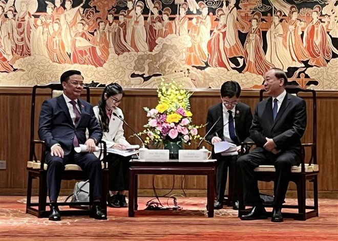 越共河内市委书记丁进勇率团访问中国广东省 ảnh 1