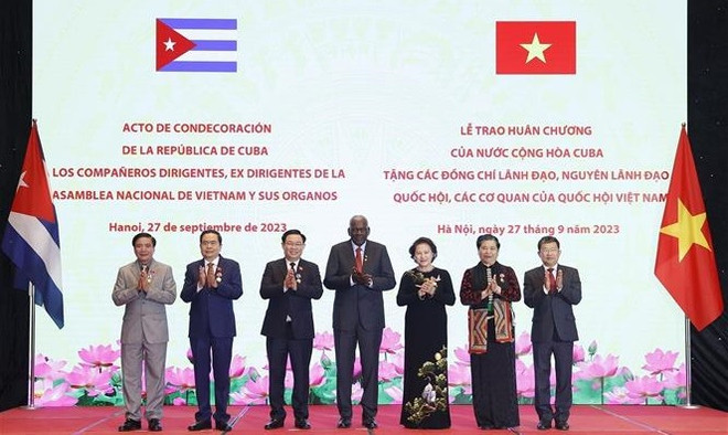 越南国会主席王廷惠会见古巴全国人民政权代表大会主席埃斯特万•拉索•埃尔南德斯 ảnh 3 越南国会主席王廷惠会见古巴全国人民政权代表大会主席埃斯特万•拉索•埃尔南德斯 ảnh 3