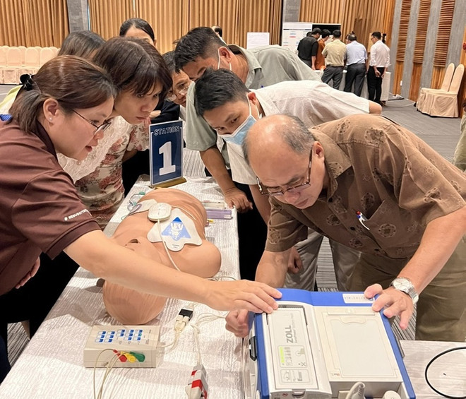 世卫组织和美国国际开发署为巴地头顿和平顺两省各家医疗机构开设医疗培训班 ảnh 1