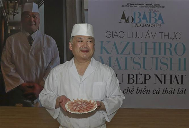 越日建交50周年:品尝日本厨师烹制的后江弓背鱼 ảnh 1 越日建交50周年:品尝日本厨师烹制的后江弓背鱼 ảnh 1