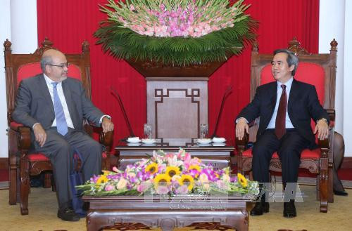 越共中央经济部部长阮文平会见国际货币基金组织代表团 ảnh 1