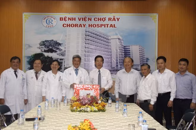 中央宣教部部长武文赏：医务人员需营造春节气氛 关爱住院患者 ảnh 1