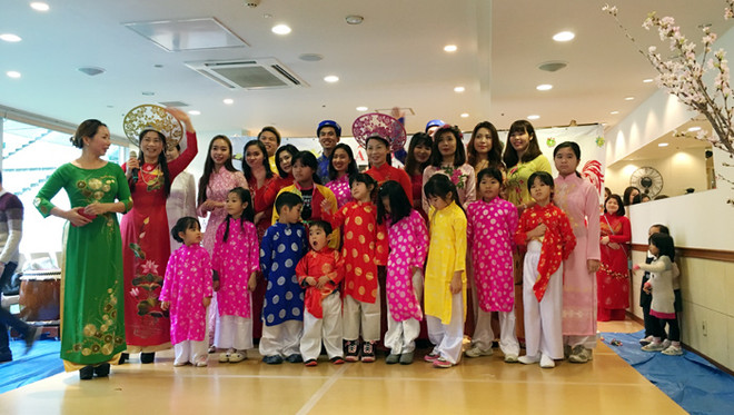 旅居日本神户市越南人举行喜迎2017年丁酉春节活动 ảnh 1