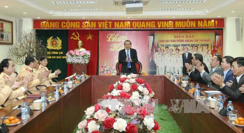 政府常务副总理张和平检查春节值班服务工作 ảnh 1