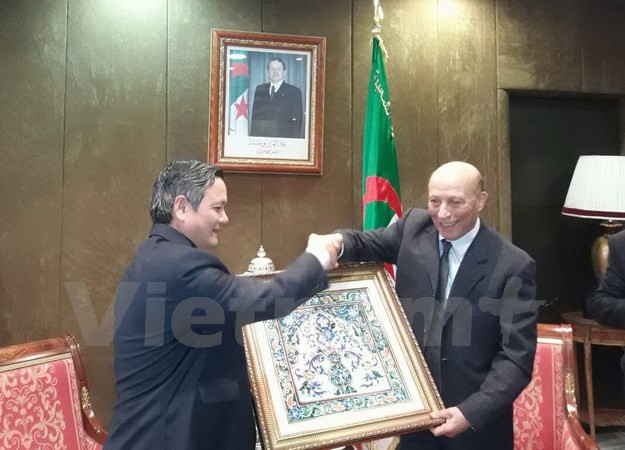 阿尔及利亚国民议会议长哈利法高度评价越南经济社会发展成就 ảnh 1 阿尔及利亚国民议会议长哈利法高度评价越南经济社会发展成就 ảnh 1