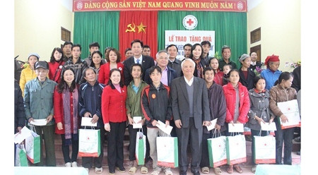 为全国各地贫困同胞欢度2017年春节送上温暖 ảnh 1