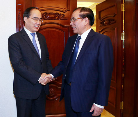 越南祖国阵线中央委员会主席阮善仁向党和国家前领导人拜年 ảnh 2