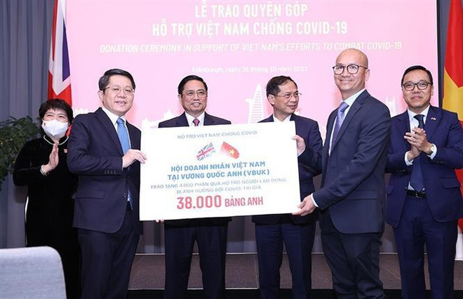 范明政总理与旅居英国和爱尔兰越南人会面 ảnh 3 范明政总理与旅居英国和爱尔兰越南人会面 ảnh 3