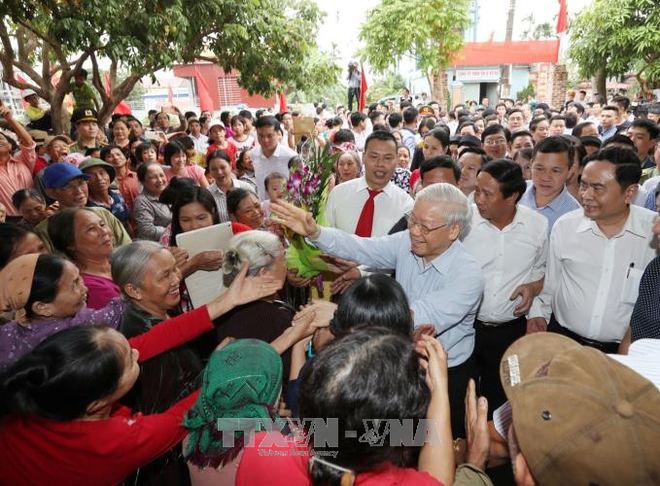 越共中央总书记阮富仲出席海防市全民族大团结日庆祝活动 ảnh 2 越共中央总书记阮富仲出席海防市全民族大团结日庆祝活动 ảnh 2