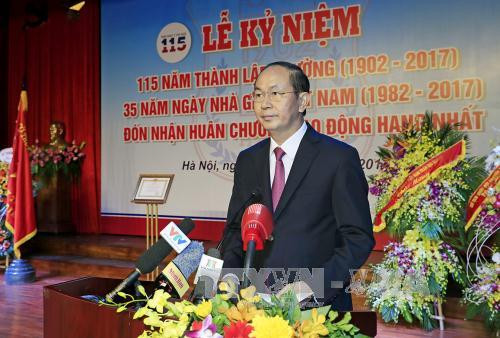 越南国家主席陈大光出席河内医科大学建校115周年纪念典礼 ảnh 1 越南国家主席陈大光出席河内医科大学建校115周年纪念典礼 ảnh 1