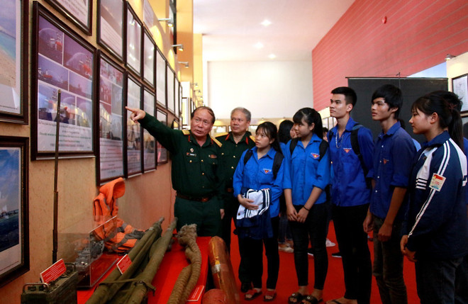 “黄沙和长沙归属越南：历史证据和法律依据” 资料图片展在富寿省举行 ảnh 2
