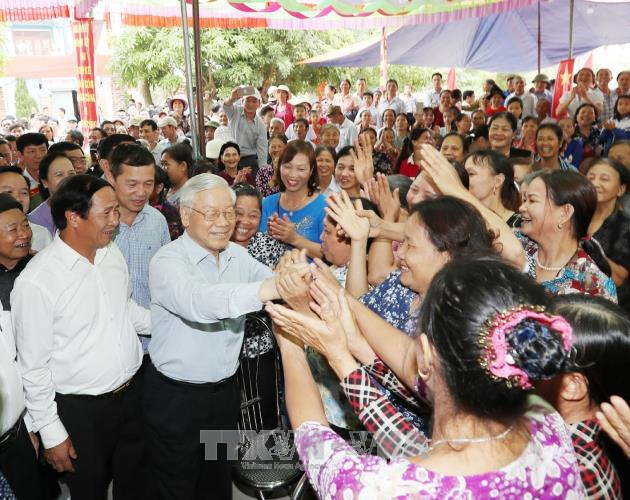 越共中央总书记阮富仲出席海防市全民族大团结日庆祝活动 ảnh 3 越共中央总书记阮富仲出席海防市全民族大团结日庆祝活动 ảnh 3