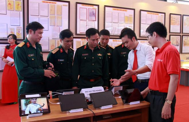 “黄沙和长沙归属越南：历史证据和法律依据” 资料图片展在富寿省举行 ảnh 1