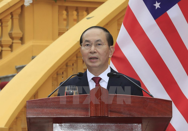 越南国家主席陈大光与美国总统特朗普召开联合新闻发布会 ảnh 2 越南国家主席陈大光与美国总统特朗普召开联合新闻发布会 ảnh 2