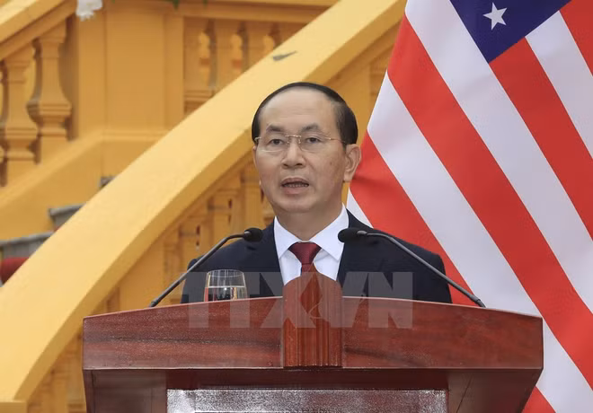 越南国家主席陈大光与美国总统特朗普召开联合新闻发布会 ảnh 2