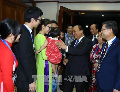 越南政府总理圆满结束出席第31届东盟峰会及系列会议之行 ảnh 3 越南政府总理圆满结束出席第31届东盟峰会及系列会议之行 ảnh 3