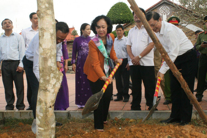 越共中央民运部长张氏梅出席谅山省全民大团结日纪念活动 ảnh 2 越共中央民运部长张氏梅出席谅山省全民大团结日纪念活动 ảnh 2