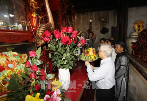 越共中央总书记阮富仲出席海防市全民族大团结日庆祝活动 ảnh 4 越共中央总书记阮富仲出席海防市全民族大团结日庆祝活动 ảnh 4