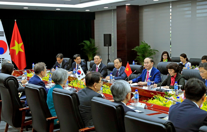 2017 年APEC会议: 越南国家主席陈大光会见柬埔寨首相和韩国总统 ảnh 5 2017 年APEC会议: 越南国家主席陈大光会见柬埔寨首相和韩国总统 ảnh 5