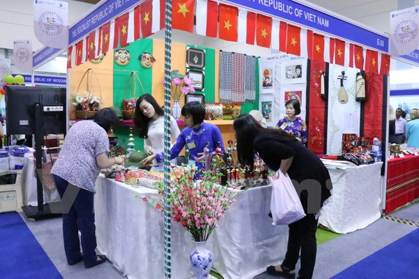 第50次年度义卖展销会在印尼举办 ảnh 2 第50次年度义卖展销会在印尼举办 ảnh 2