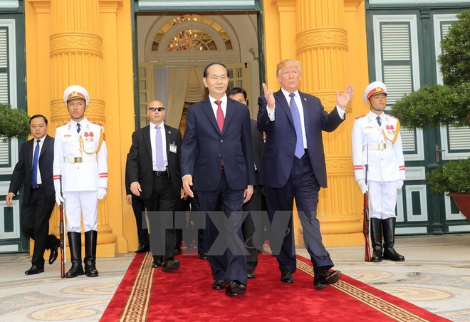 美总统特朗普圆满结束对越南的国事访问 ảnh 1 美总统特朗普圆满结束对越南的国事访问 ảnh 1