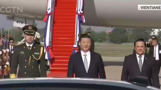 习近平抵达万象 开始对老挝进行国事访问 ảnh 1
