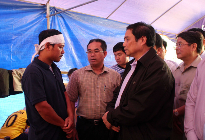 范明正走访慰问广南省北茶眉县山体滑坡受灾群众 ảnh 1 范明正走访慰问广南省北茶眉县山体滑坡受灾群众 ảnh 1