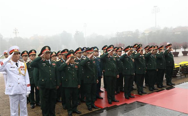 越南共产党建党90周年:党、国家领导入陵瞻仰胡志明主席遗容 ảnh 3 越南共产党建党90周年:党、国家领导入陵瞻仰胡志明主席遗容 ảnh 3