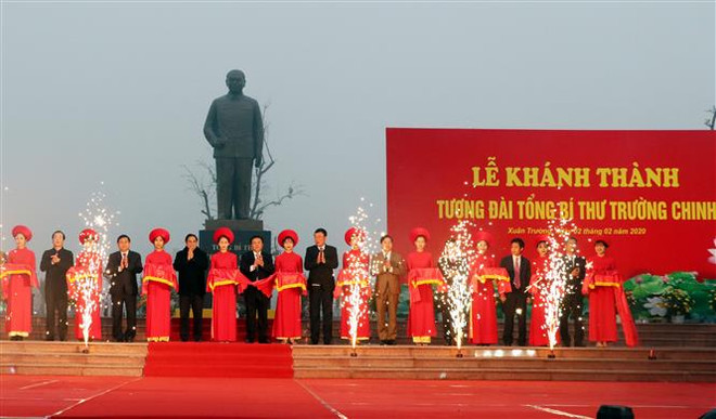 长征总书记塑像正式落成 ảnh 1 长征总书记塑像正式落成 ảnh 1